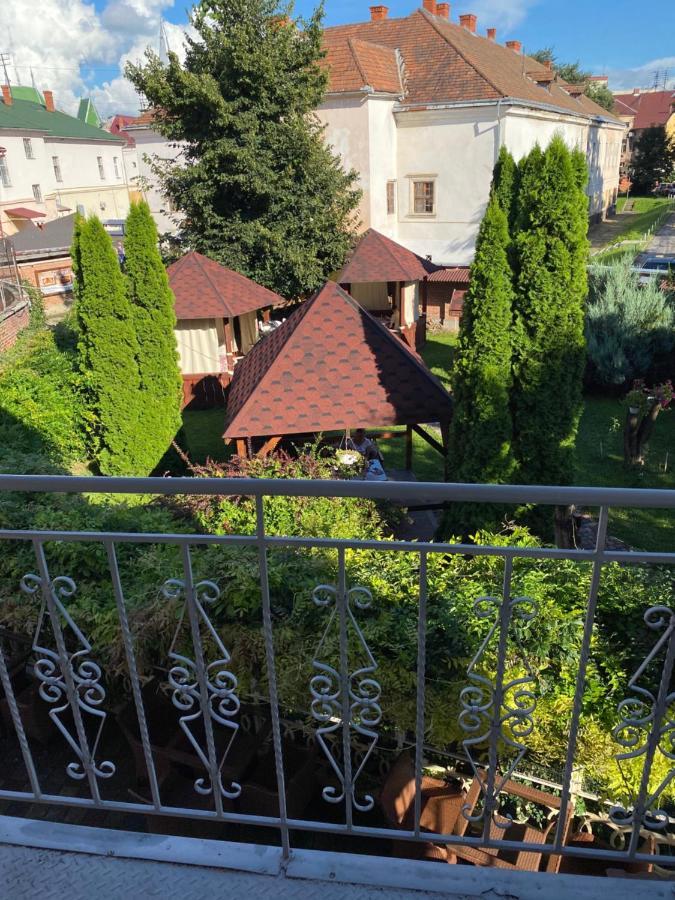 Centre Hostel Mukatjevo Eksteriør billede